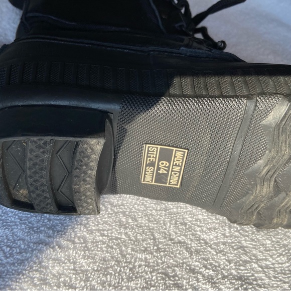 Women’s size 6 winter boots - Picture 3 of 7